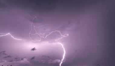 Najpierw błysk, potem grzmot. Tak obliczysz odległość burzy