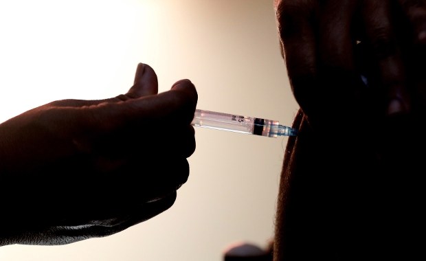 Najpierw byli sceptyczni, później zmienili zdanie. Niemal 100 proc. personelu szpitala w Nysie ze szczepieniami