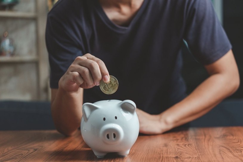 Najpierw czuły, potem obojętny? Sprawdź, czy nie stosuje "metody skarbonki"