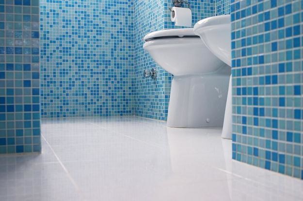 Najpopularniejszym materiałem do wykończenia łazienki są płytki ceramiczne /&copy;123RF/PICSEL