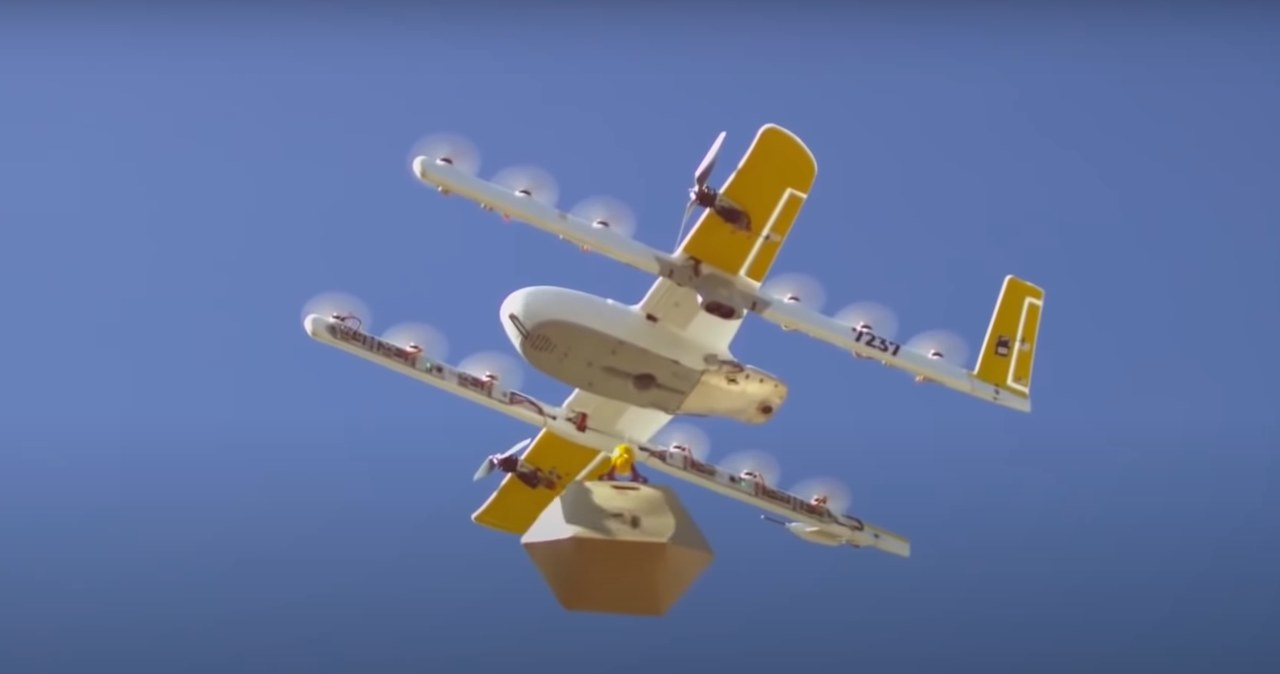 Najprawdopodobniej pierwsze transportowane przez drony paczki będą miały niewielką wielkość /Zrzut ekranu/ How Amazon Drone Delivery Will Work /YouTube