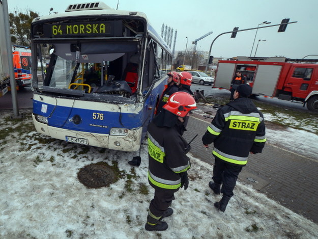 Najprawdopodobniej wypadek spowodował kierowca ciężarówki /Tytus Żmijewski /PAP