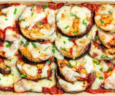 Najprostsza zapiekanka z bakłażana. Tylko kilka składników, a smakuje pysznie