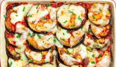 Najprostsza zapiekanka z bakłażana. Tylko kilka składników, a smakuje pysznie