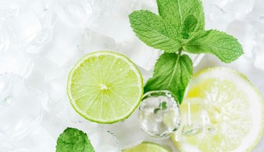 Najskuteczniejszy sposób na opuchliznę oczu. Odświeżenie i ochłodzenie przy porannej rutynie