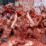 Najsłynniejsza na świecie wojna na pomidory. Tomatina zgromadziła ponad 20 tys. osób