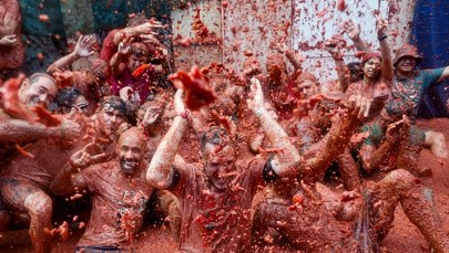 Najsłynniejsza na świecie wojna na pomidory. Tomatina zgromadziła ponad 20 tys. osób