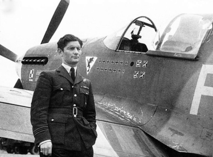 Najsłynniejszy polski Mustang i jego pilot - kpt. Eugeniusz Horbaczewski, as z 16,5 zestrzeleniami. Zginął w walce 8 sierpnia 1944 roku. W ostatnim locie zestrzelił 3 niemieckie myśliwce /INTERIA.PL/materiały prasowe
