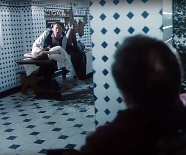 Najsłynniejszym momentem "Magnata" była tzw. "scena makowa", która uznawana jest za najlepszą sceną erotyczną w historii polskiego kina. To moment zbliżenia między Bolkiem (Linda) a jego macochą (Szapołowska), do którego dochodzi w kuchni na przygotowanych na święta surowych makowcach.

Realizacja ujęcia była niezwykle kosztowna. Przez miesiąc budowano dekorację w Wytwórni Filmów Oświatowych w Łodzi. Scenę kręcono przez dziewięć godzin, na ekranie trwa ona 6 minut.