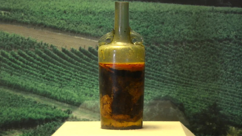 Najstarsza butelka wina na świecie ma 1700 lat /Twitter