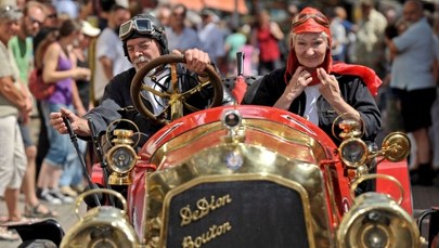 Najstarsza "stacja benzynowa" na świecie była… apteką. Kobieta pierwszym klientem