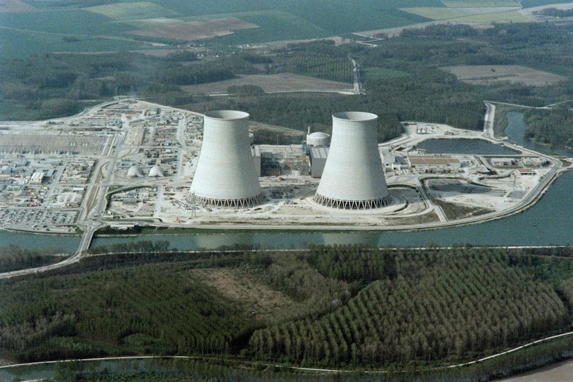 Najstarsze z działających francuskich elektrowni atomowych w Bonny-sur-Loire. /FREDERICK FLORIN /AFP