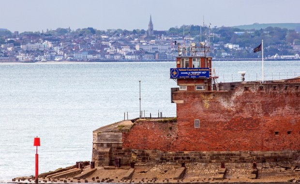 Najstarszy brytyjski fort zmieni się w hotel dla migrantów? Mieszkańcy oburzeni