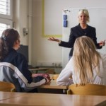 Najstarszy nauczyciel ma 88 lat. Te statystyki pokazują prawdziwe oblicze polskiej szkoły