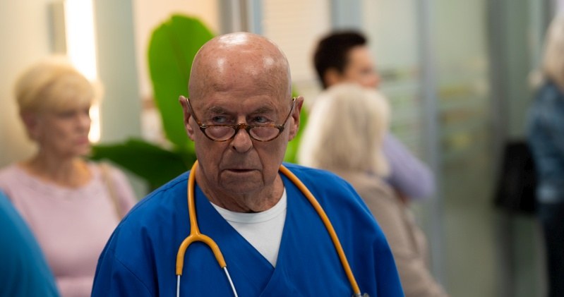 Najstarszy stażem lekarz w Leśnej Górze straci pracę /Źródło: AIM