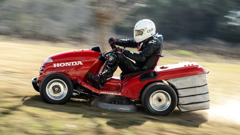 Najszybsza na świecie kosiarka do trawy teraz wyciąga 240 km/h (film) /Geekweek