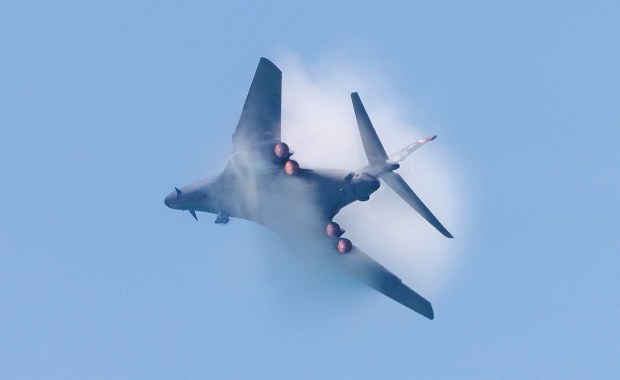 Najszybszy bombowiec świata, nazywany niszczycielem okrętów, wylądował w Wielkiej Brytanii