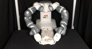 Najszybszy na świecie robot składający ubrania