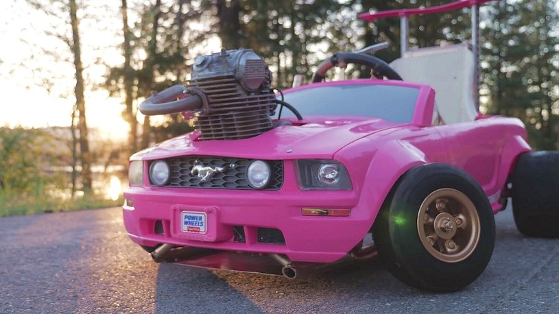Najszybszy na świecie zabawkowy samochód Barbie może rozpędzić się do 120 km/h /Geekweek