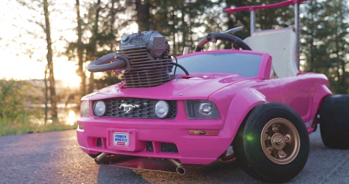 Najszybszy na świecie zabawkowy samochód Barbie może rozpędzić się do 120 km/h /Geekweek
