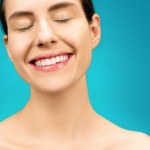 Najtańszy lifting świata napina skórę w kilka sekund. Wystarczy sięgnąć do zamrażalnika