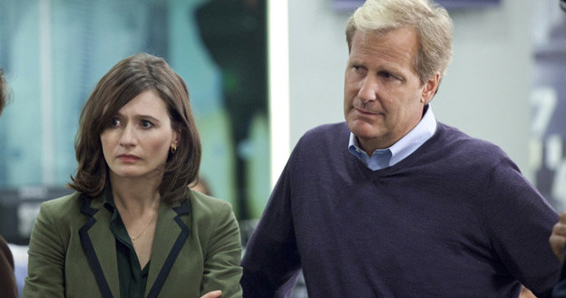 Najważniejsi w "Newsroomie": Emily Mortimer oraz Jeff Daniels /HBO