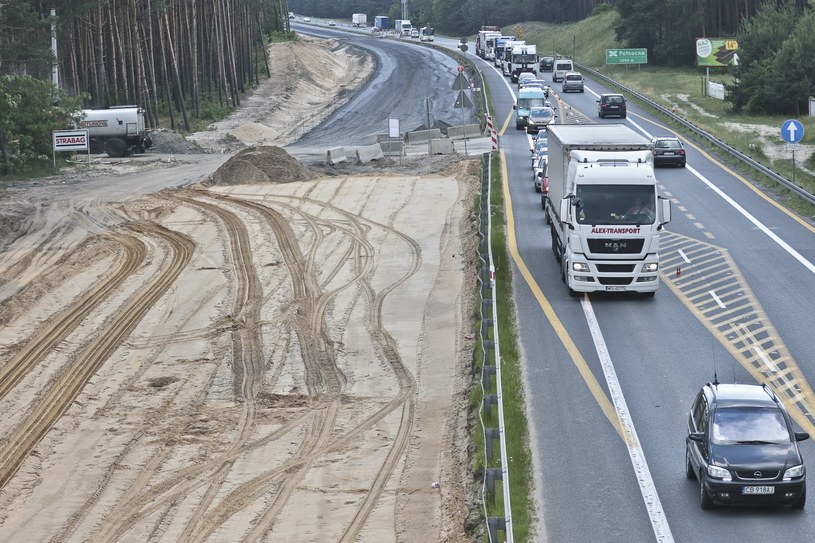 Najważniejsze inwestycje drogowe mają zapewnione finansowanie /Piotr Jędzura /Reporter