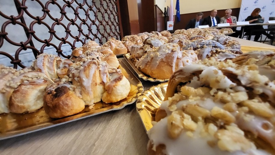 Najważniejsze, jak podkreślają cukiernicy, w rogalach świętomarcińskich są ciasto i nadzienie /Beniamin Piłat /RMF FM