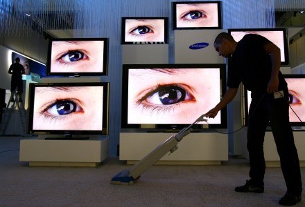 Najważniejszym elementem telewizora jest matryca. Jeśli ona zawodzi - wytrwane oko znajdzie błędy. /AFP