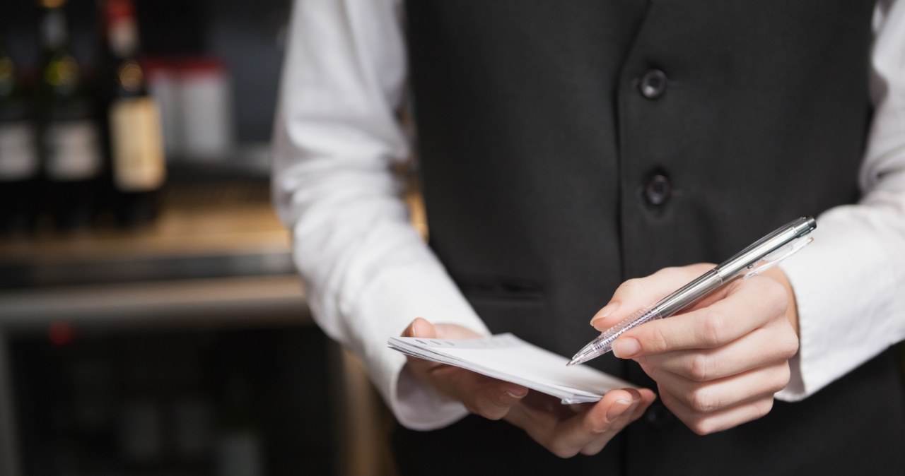 Najwięcej ofert pojawia się w sektorach związanych z turystyką, rekreacją i obsługą gości. /123RF/PICSEL