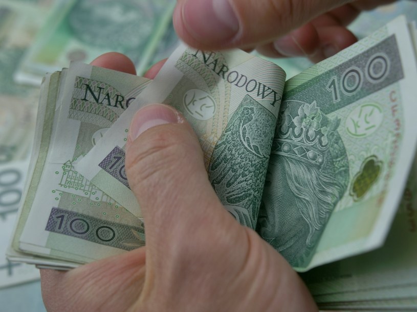 Najwięcej osób niepłacących alimentów mieszka w średnich ośrodkach miejskich /123RF/PICSEL