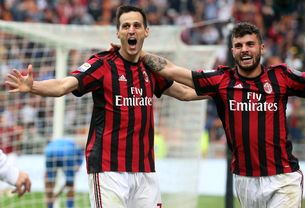 Najwięcej tego lata, bo 20 mln euro, AC Milan zapłacił Fiorentinie za Nikolę Kalinicia (na zdjęciu po lewej), który już w poprzednim sezonie grał w Mediolanie na zasadzie wypożyczenia z Florencji /MATTEO BAZZI    /PAP/EPA
