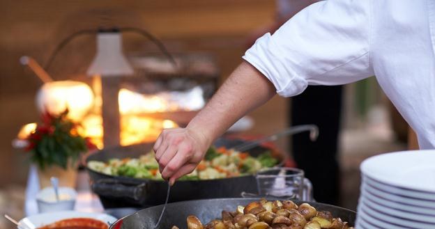 Najwięcej wakacyjnych ofert pracy tymczasowej jest w turystyce, handlu i gastronomii /&copy; Panthermedia