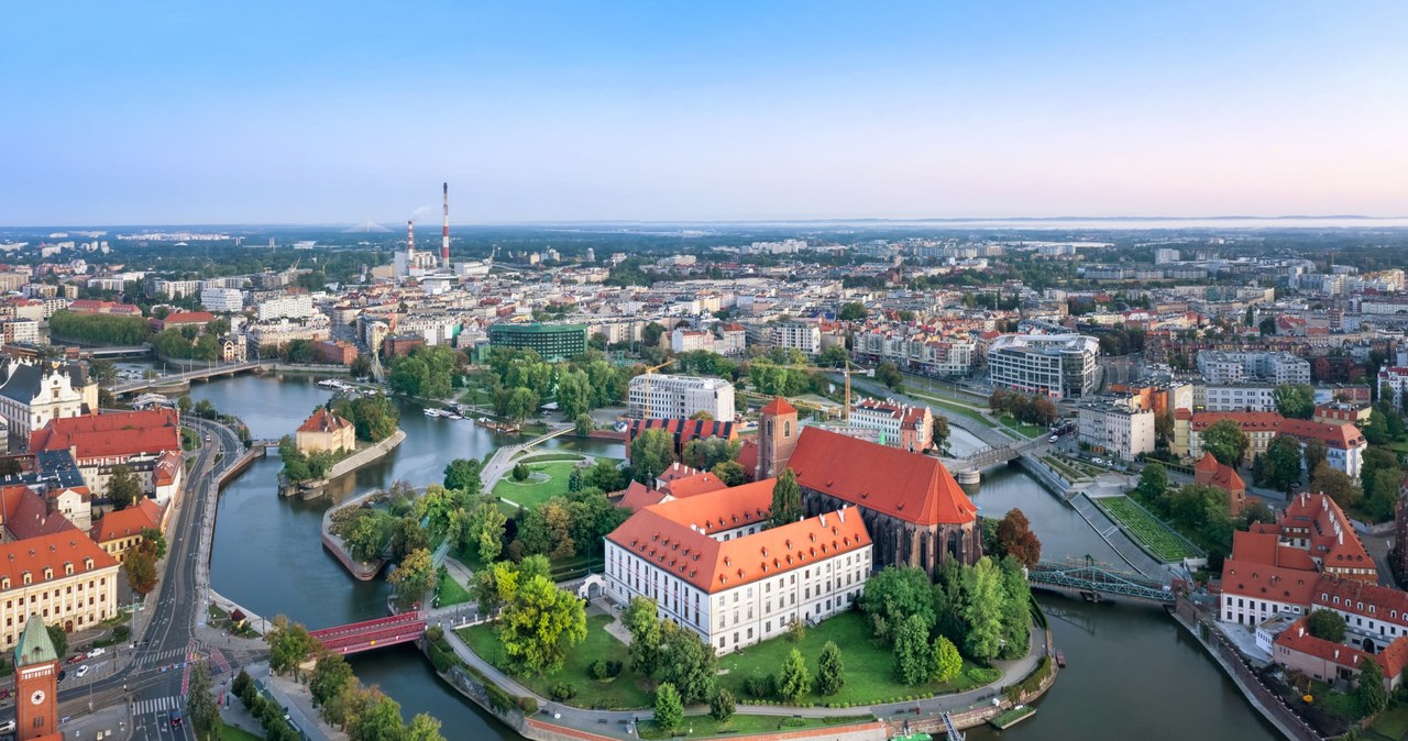 Najwięcej zarabiali pracownicy zatrudnieni w stolicy województwa - Wrocławiu /123RF/PICSEL