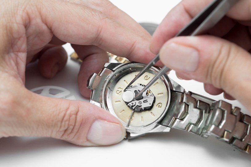 Najwięcej zarabiali zegarmistrzowie - co drugi otrzymywał powyżej 5,6 tys. zł, a co czwarty powyżej 6,3 tys. zł brutto /123RF/PICSEL