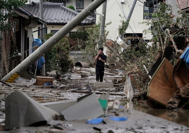 Najwięcej zniszczeń tajfun pozostawił po sobie w prefekturze Fukushima na północ od Tokio /KIMIMASA MAYAMA /PAP/EPA