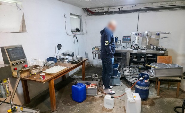 Największa fabryka fałszywych leków w Polsce. W areszcie m.in. żandarm