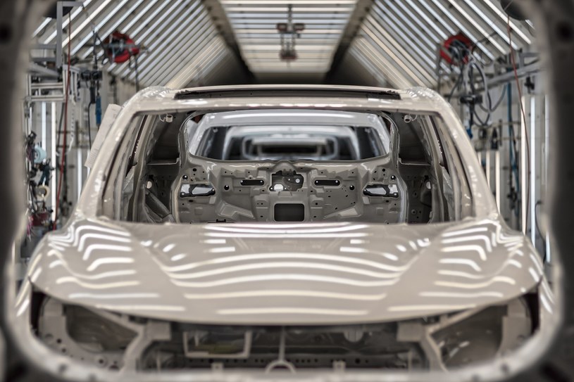 Największa fabryka samochodów w Holandii ogłosiła masowe zwolenienia /123RF/PICSEL