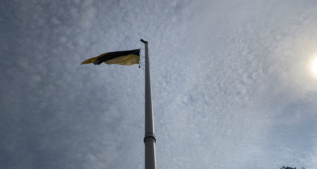 Największa flaga kaszubska ma 5 metrów szerokości i 8 metrów długości /Stanisław Pawłowski /RMF FM