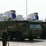 Największa parada wojskowa Chin. Pokazano laser LY-1 i nowe pociski nuklearne DF-61