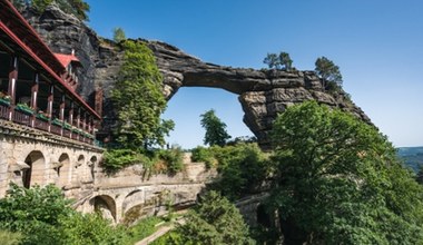 Największa skalna brama w Europie. Dlaczego warto ją odwiedzić? 