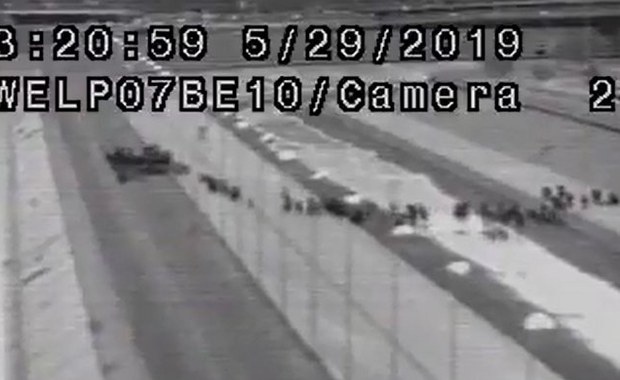 Największa w historii grupa imigrantów próbowała sforsować granicę USA z Meksykiem [WIDEO]