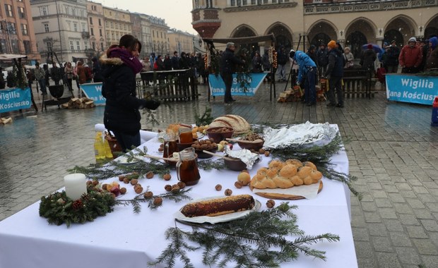 Największa w Polsce wigilia dla potrzebujących. "Wigilijny stół w Krakowie łączy" 