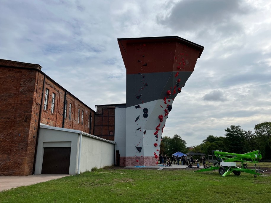 Największa zewnętrzna ściana wspinaczkowa w Polsce znajduje się w Bytomiu /Anna Kropaczek /RMF FM - reporter