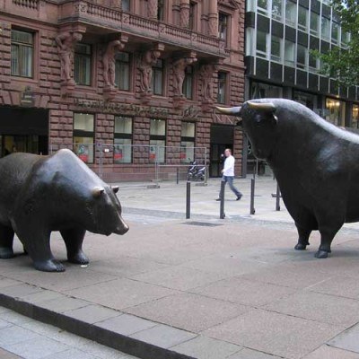 Największe "niedźwiedzie" na rynkach finansowych obawiają się o rozmaite kwestie /AFP
