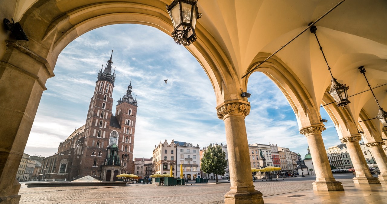 Największe problemy samorządy odczują na początku przyszłego roku i dotkną one zwłaszcza duże miasta. Na zdjęciu krakowski rynek /123RF/PICSEL