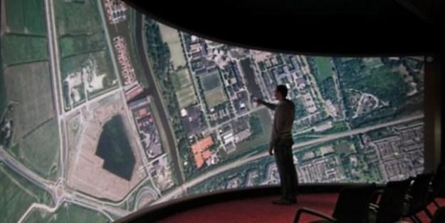 Największy ekran dotykowy na świecie ma 10 metrów długości i 2,8 metra wysokości /Gadżetomania.pl