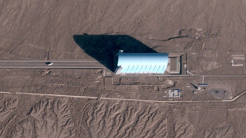 Największy hangar na świecie kryje tajemniczy pojazd