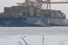 Największy kontenerowiec w historii wpłynął do portu w Gdyni 