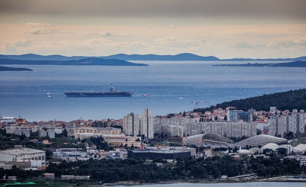 Największy lotniskowiec USA wycofany z Bliskiego Wschodu